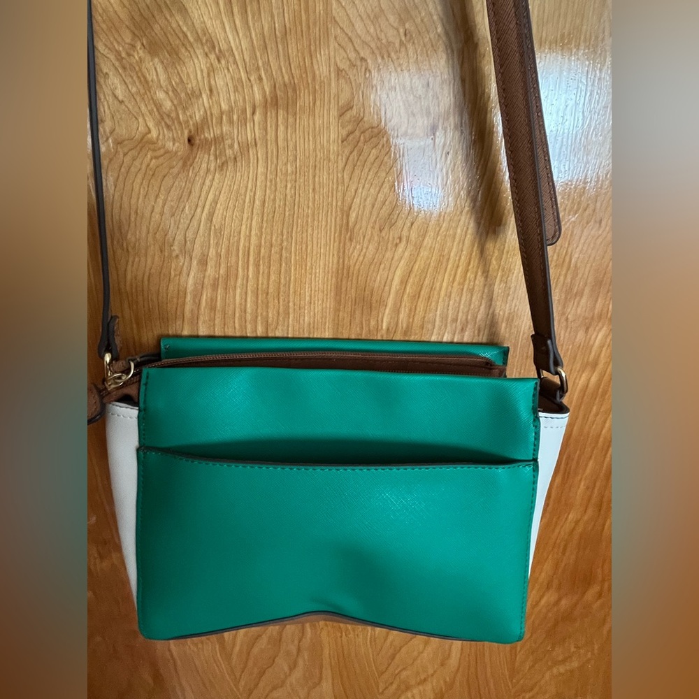 Liz Claiborne Green and Tan Crossbody Bag - Picture 3 of 4